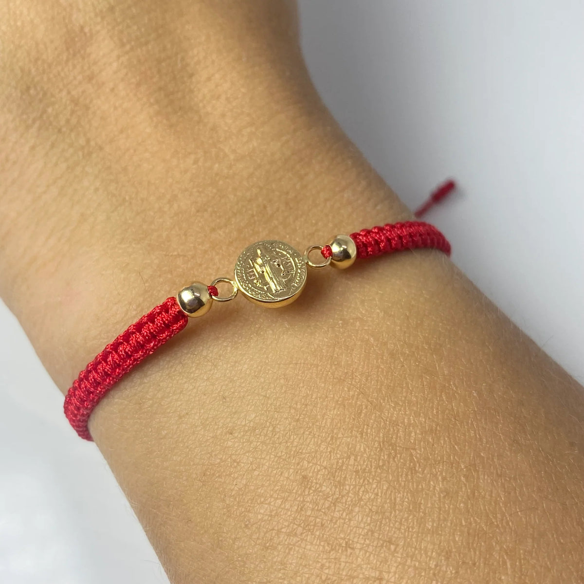 Pulsera San Benito de hilo
