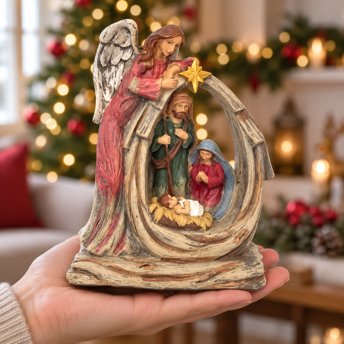 Pesebre de la Sagrada Familia en la mano, tamaño real
